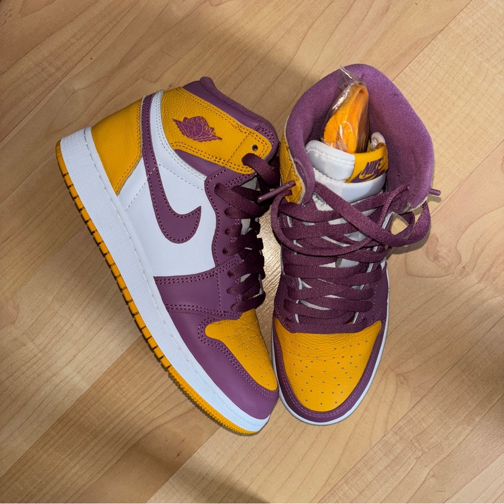 Jordan 1 Retro High OG Brotherhood 575441-706 Women’s 8 6.5Y Shoes